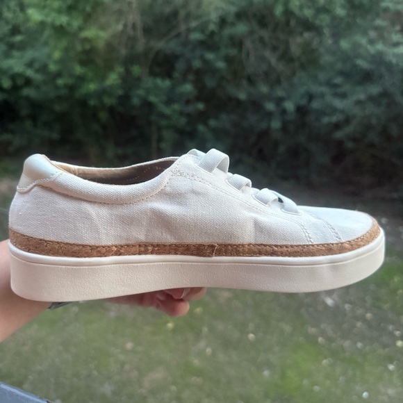 NEW REVITALIGN White Flats Minimalist Design, super comfortable, - Picture 3 of 12